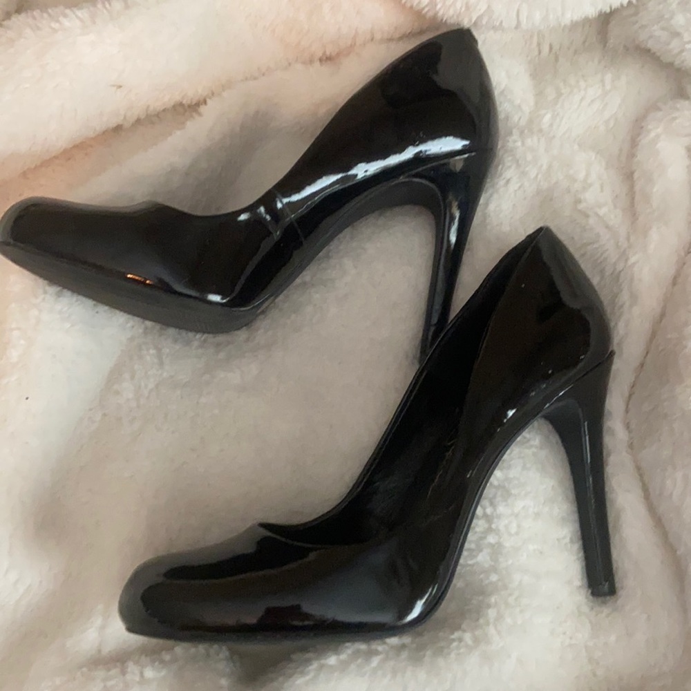 Black Jessica Simpson stilettos